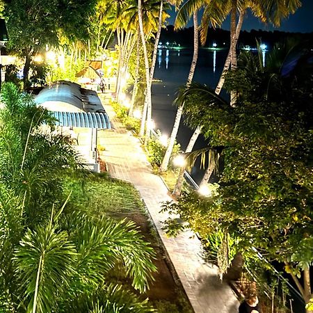 Jaladarshini Lakeside Gardens Bed and Breakfast Kollam Eksteriør billede