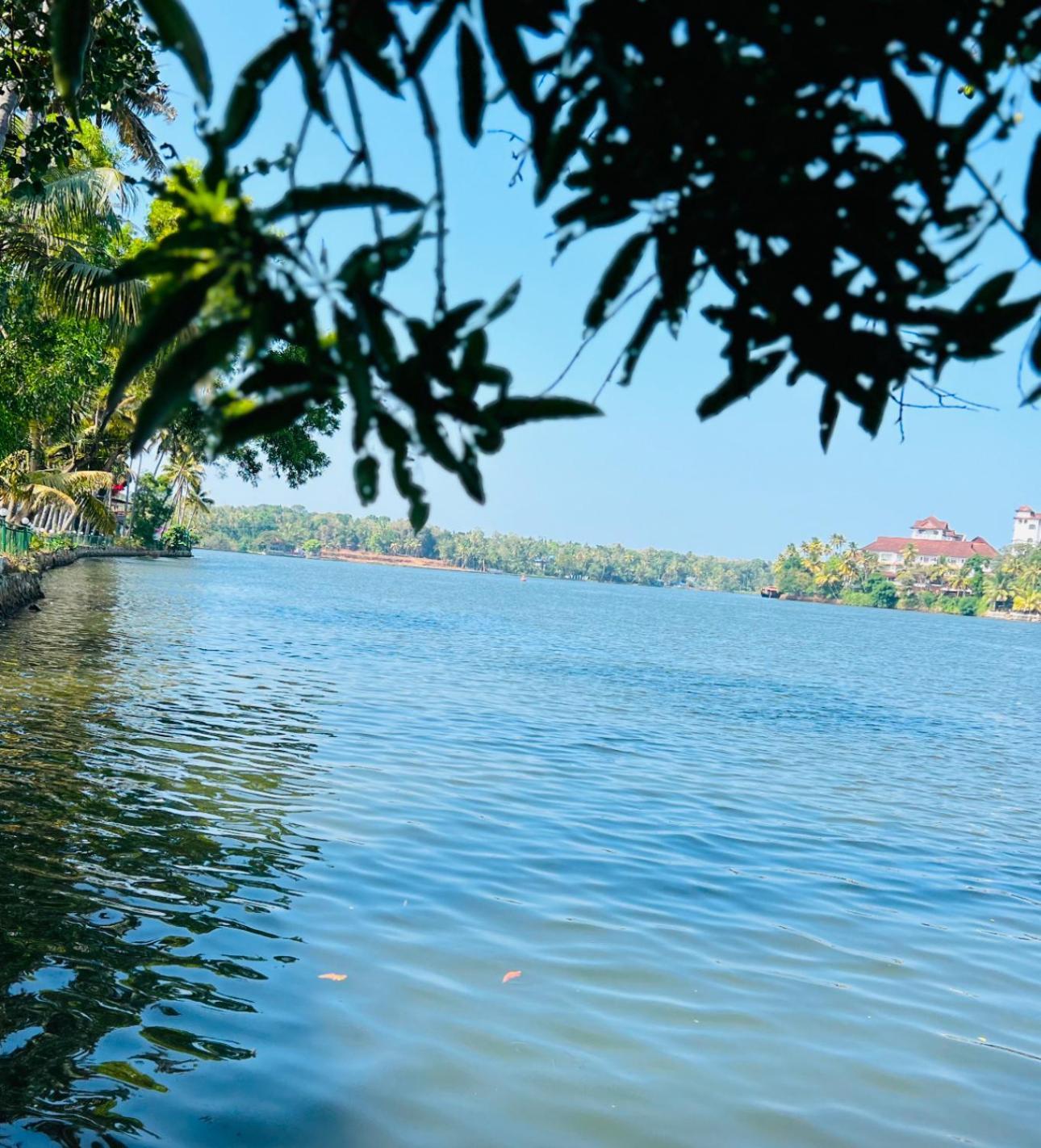 Jaladarshini Lakeside Gardens Bed and Breakfast Kollam Eksteriør billede